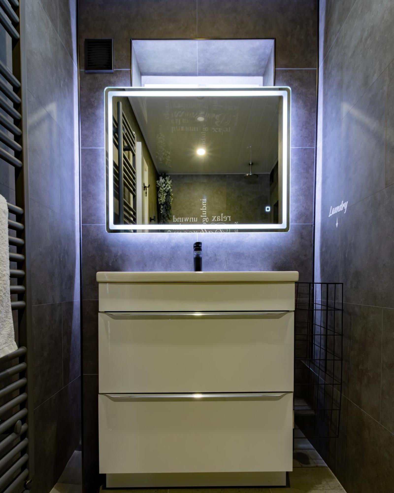 Jucuzzi Bath. Japanese Toilet. Belfast City Centre. Exteriör bild